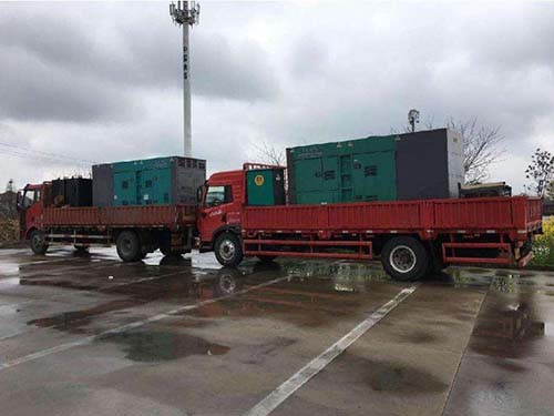 华安涂抹密封胶后，需要等待多长时间才能安装水冷式机油散热器密封件？